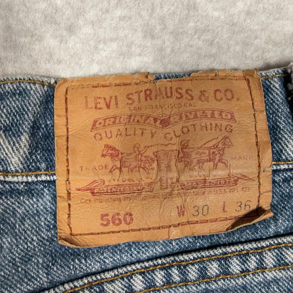 Vintage Levis 560 Jeans Mens 30x34 Blue Relaxed Tapered Distressed Made USA